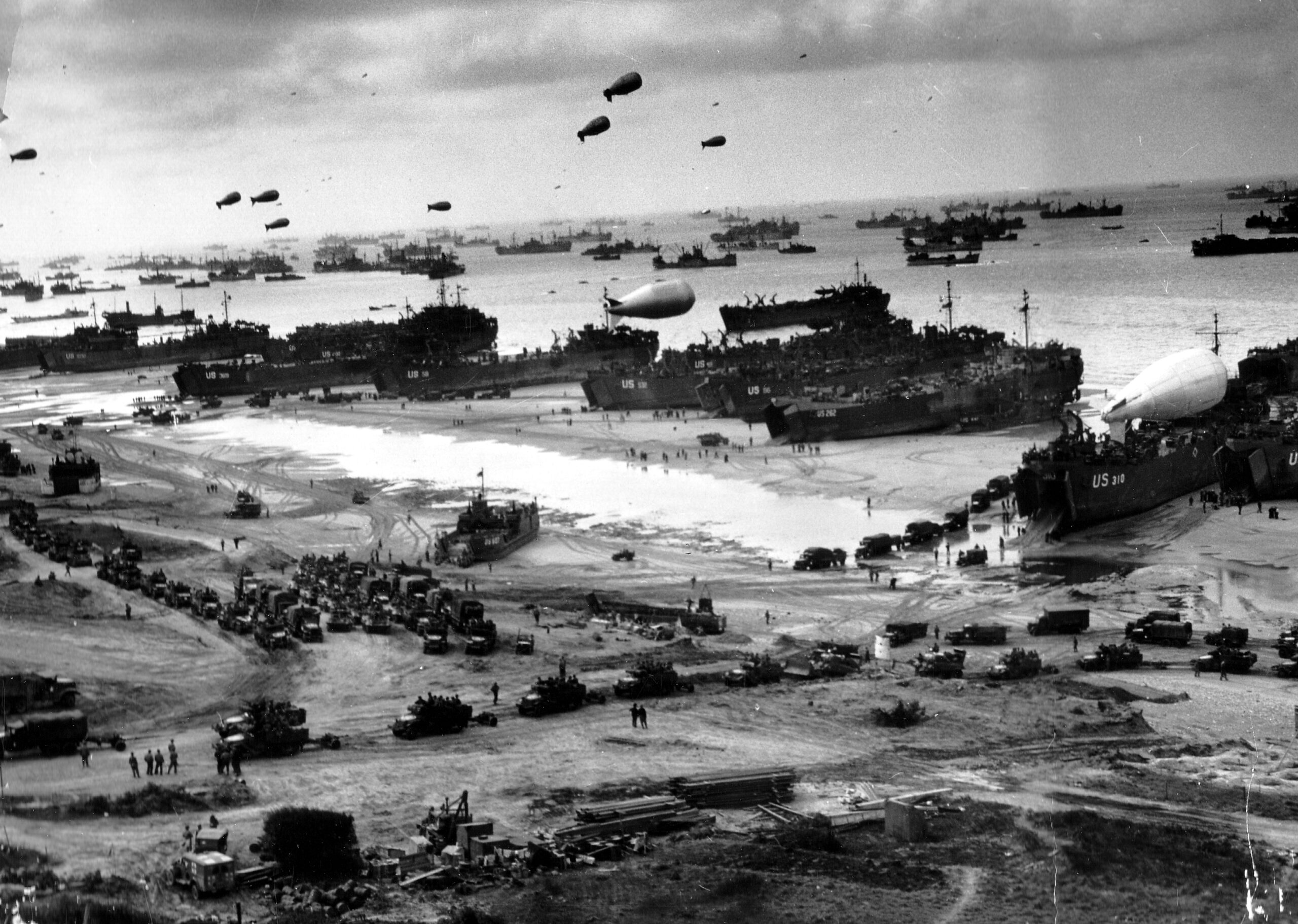 Ballons de barrage lors du débarquement en Normandie